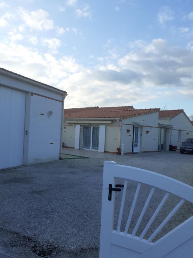 Le Petit Plessis Cure Villa Lire ภายนอก รูปภาพ